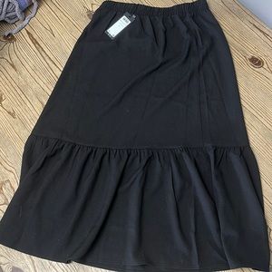 Vera mode black midlength skirt new with tags